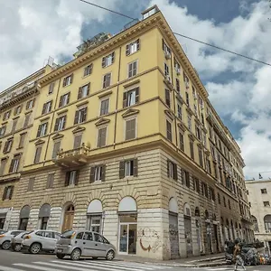Konukevi Walker 2, Roma